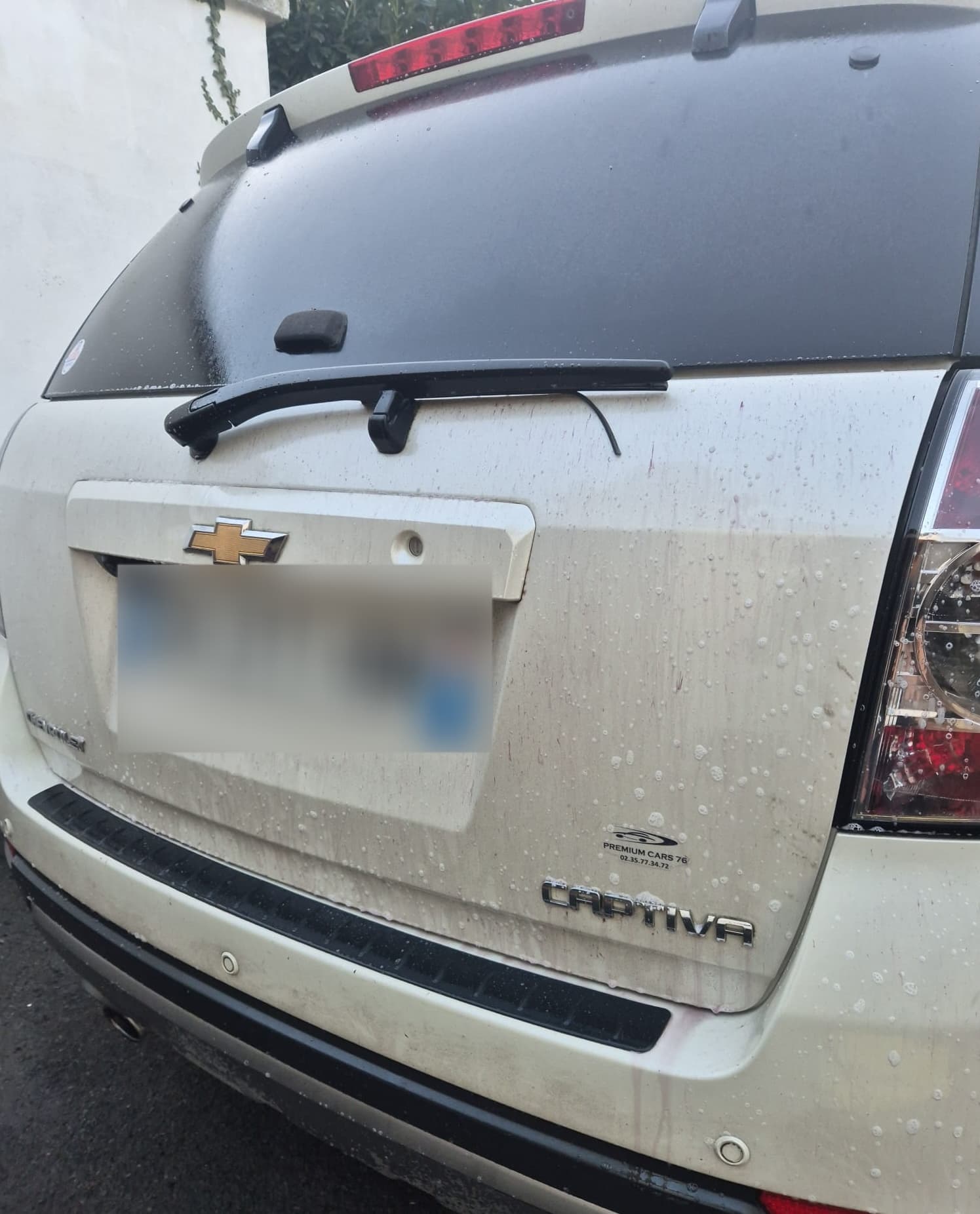 Avant - Lavage extérieur Chevrolet Captiva blanc