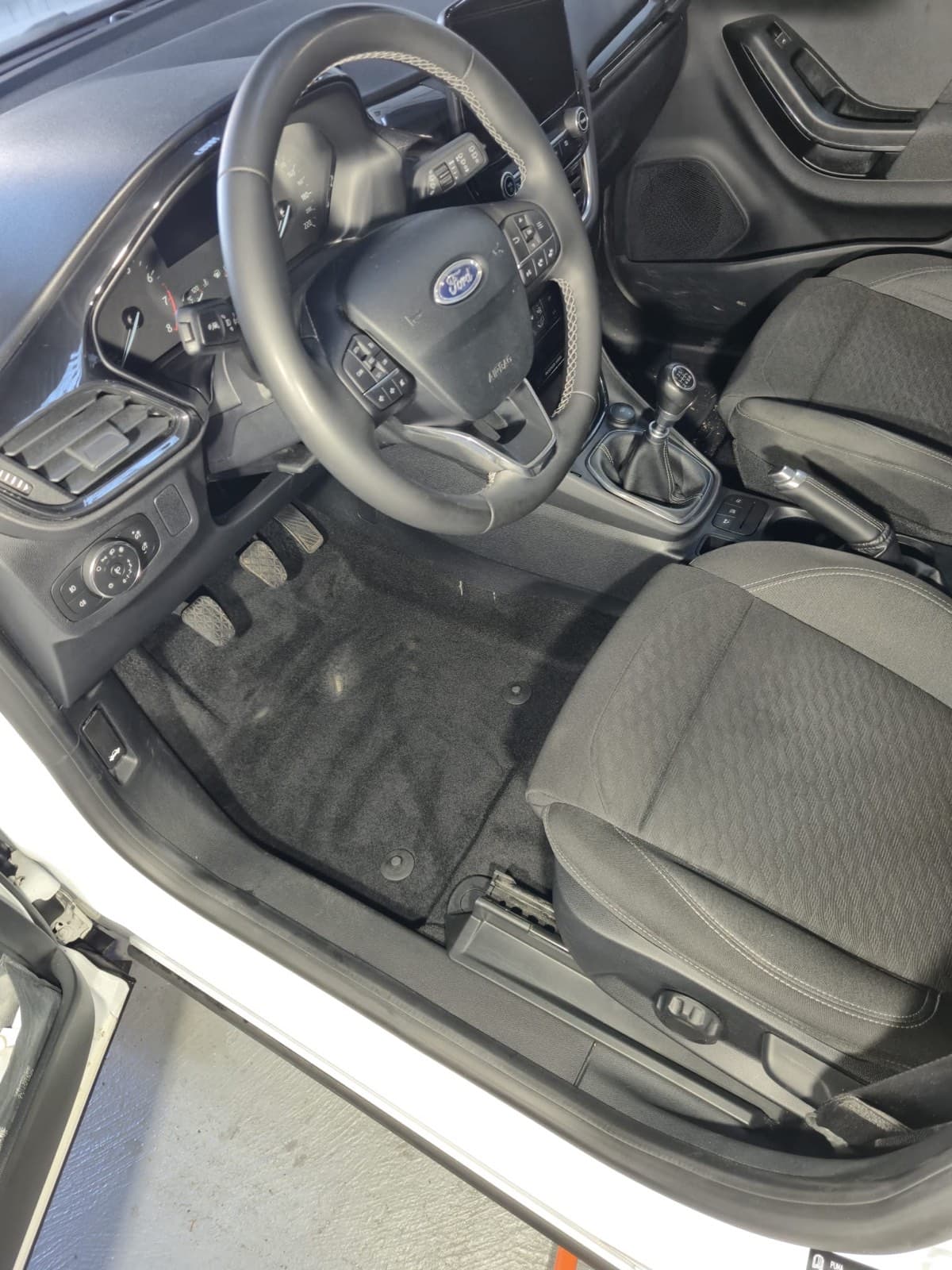 Après - Nettoyage intérieur Ford Fiesta très encrassé